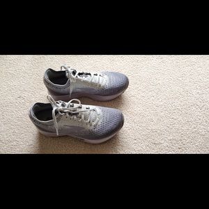 Brooks Women's Levitate 2 Grey/Grey/Rose 8.5 B US